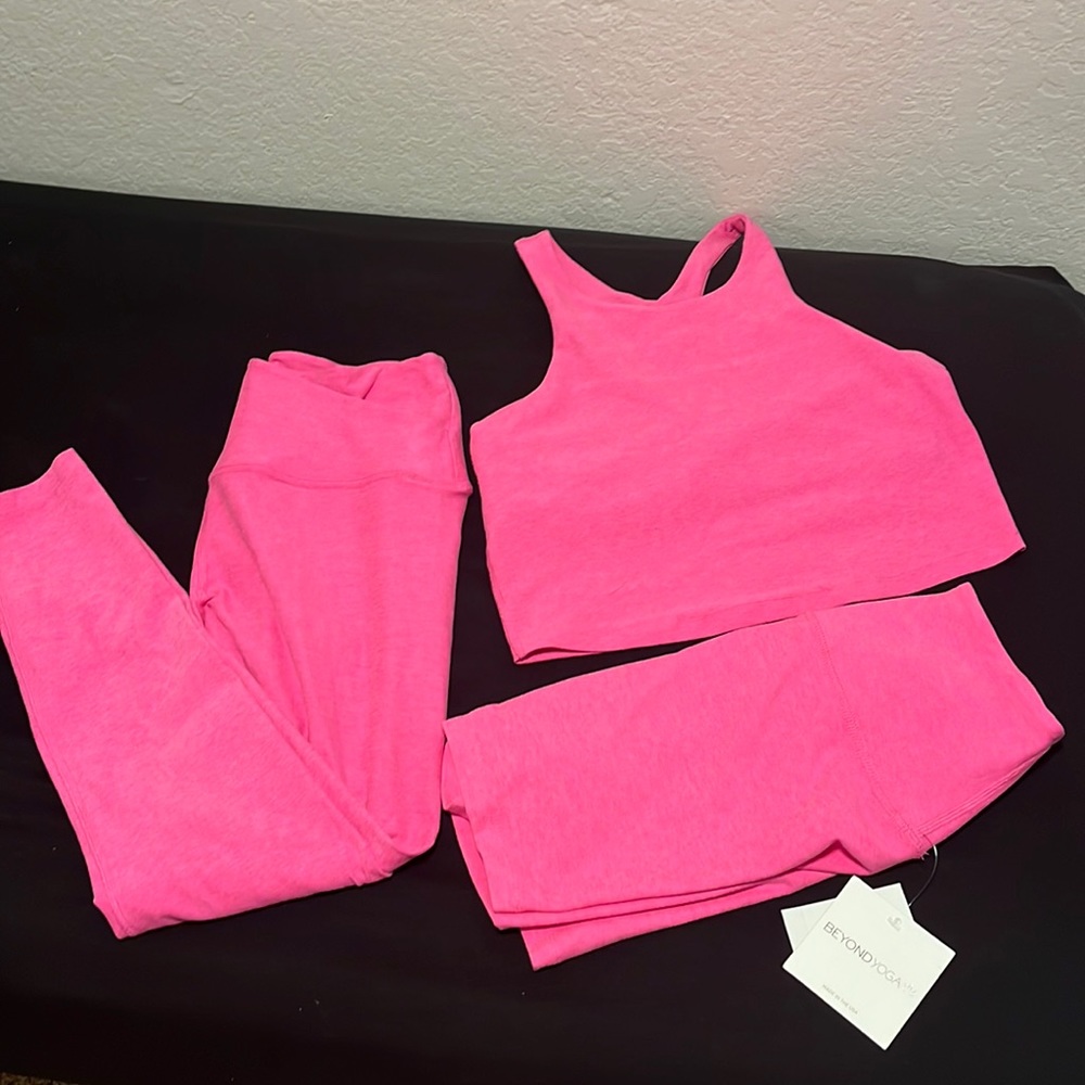 Beyond Yoga Pink Hype Heather Full Set Size M